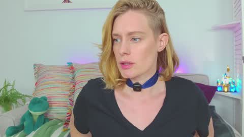 Lou  Peaches online show from September 2025 02:52:01 PM