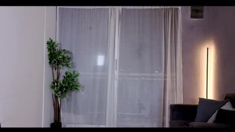 Julyane online show from October 2025 01:28:01 AM