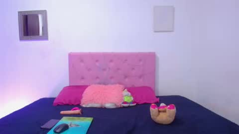 Snapshot of issa_kitty chatting on February 2025 02:33:01 PM issa_kitty online show from February 2025 02:33:01 PM