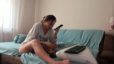 Snapshot of issabelle_69 chatting on December 2024 07:40:01 AM Issabelle online show from December 2024 07:40:01 AM