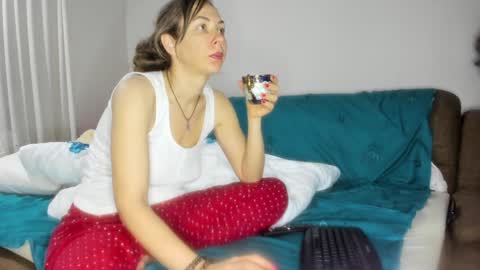 Snapshot of issabelle_69 chatting on February 2025 05:37:01 AM Issabelle online show from February 2025 05:37:01 AM