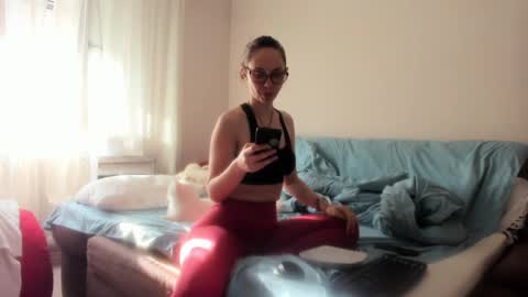 Snapshot of issabelle_69 chatting on February 2025 06:47:02 AM Issabelle online show from February 2025 06:47:02 AM