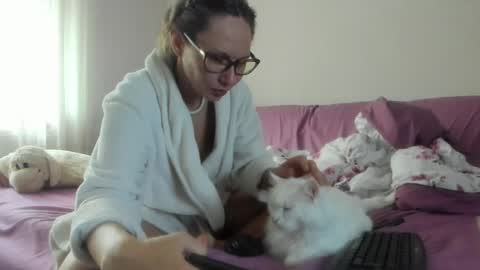 Snapshot of issabelle_69 chatting on June 2026 05:44:01 AM Issabelle online show from June 2026 05:44:01 AM