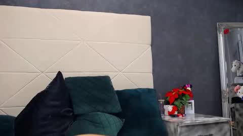 IssaSmyth online show from April 2026 07:19:01 AM