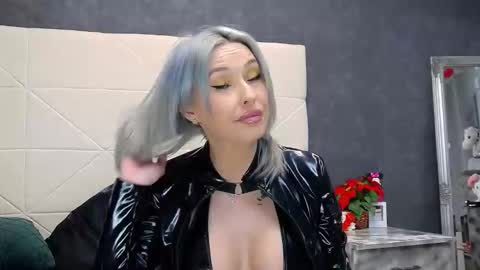 IssaSmyth online show from April 2026 07:46:01 AM