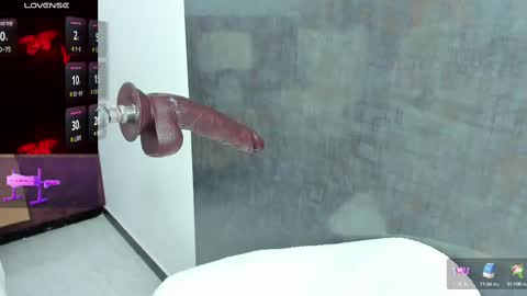 Snapshot of issys_milf chatting on February 2025 03:52:01 PM ISSYS online show from February 2025 03:52:01 PM