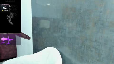 Snapshot of issys_milf chatting on March 2025 06:00:01 PM ISSYS online show from March 2025 06:00:01 PM