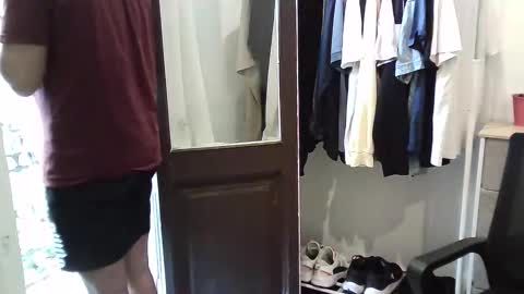 italianboybcn online show from October 2025 07:17:01 AM