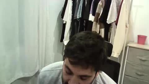 italianboybcn online show from November 2025 06:31:02 PM