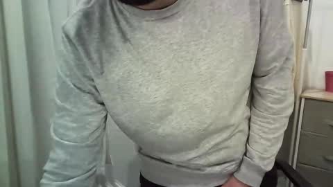 italianboybcn online show from December 2025 06:25:02 PM