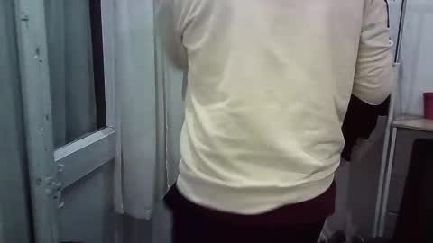 italianboybcn online show from December 2025 07:10:01 PM