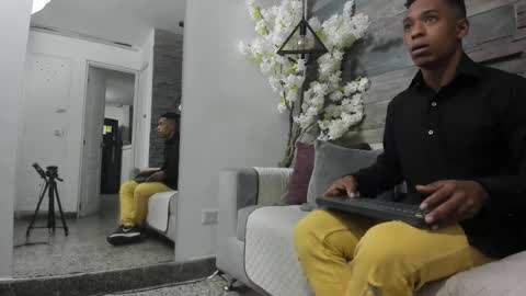 Italo Moore online show from October 2025 11:11:01 AM