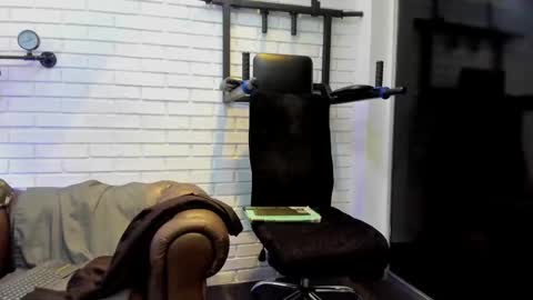 Italo Moore online show from October 2025 11:51:02 AM