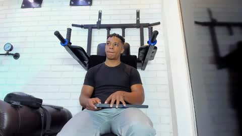 Italo Moore online show from December 2025 11:25:02 AM