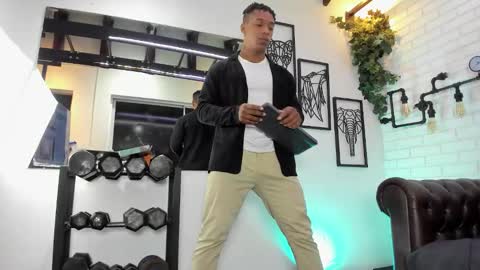 Italo Moore online show from January 2026 01:02:01 PM