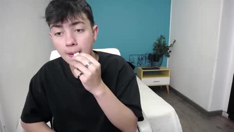 ithan__ online show from September 2025 01:46:01 PM