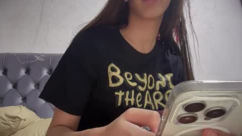 Cora online show from October 2025 12:33:01 AM