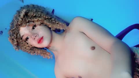 EZZIE online show from January 2025 06:28:02 PM