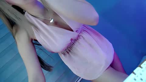 Snapshot of its_me_hedone chatting on January 2025 10:15:02 PM Pixie online show from January 2025 10:15:02 PM