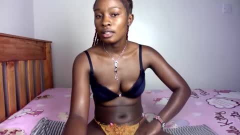 Snapshot of its_miah chatting on May 2026 12:10:02 PM miah online show from May 2026 12:10:02 PM