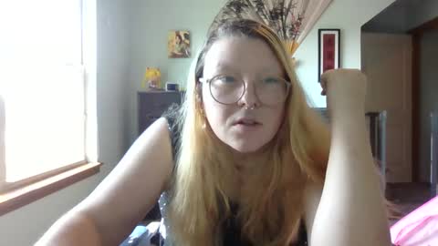 Itsglitchh222 online show from September 2025 09:14:02 PM
