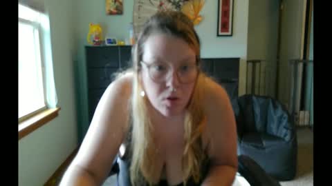 Itsglitchh222 online show from September 2025 09:37:01 PM