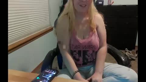 Itsglitchh222 online show from September 2025 09:00:01 AM