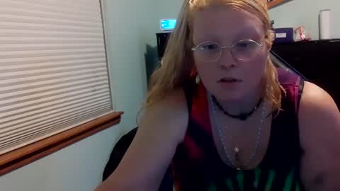 Itsglitchh222 online show from September 2025 06:04:02 AM