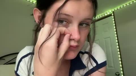 Snapshot of itskaylaaa chatting on June 2026 12:25:01 AM itsKaylaaa online show from June 2026 12:25:01 AM