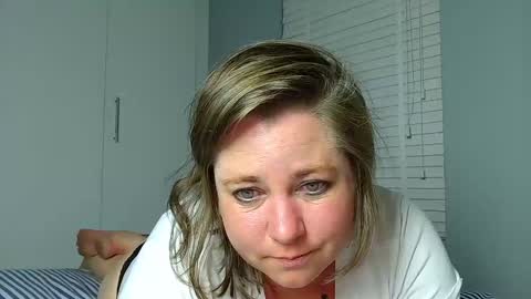 Snapshot of itsmejade_x chatting on November 2025 10:12:01 PM Jade online show from November 2025 10:12:01 PM