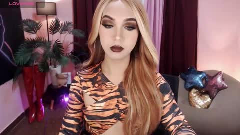 Sofia online show from November 2025 06:29:01 PM