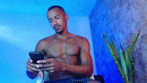 Snapshot of itsmikenoir chatting on October 2025 10:28:02 AM Limited offer 50 online show from October 2025 10:28:02 AM