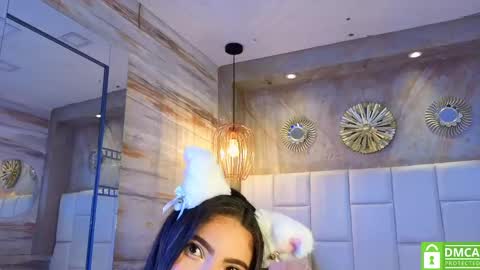 Naomy online show from November 2025 06:18:01 PM