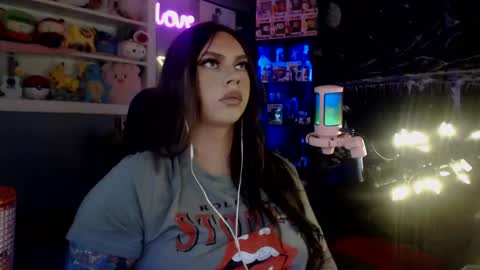 Snapshot of itsnickibabyy chatting on January 2025 03:32:02 AM Nicki Foxx online show from January 2025 03:32:02 AM