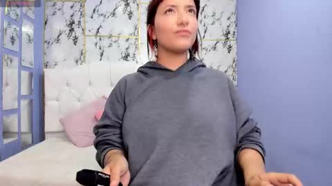 Itsuki N online show from December 2025 01:29:01 PM