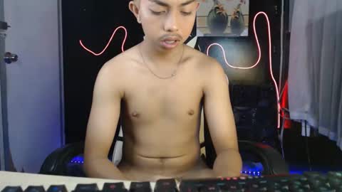 Snapshot of itsyourcummerboy_xx chatting on April 2026 07:48:01 PM Kyle online show from April 2026 07:48:01 PM