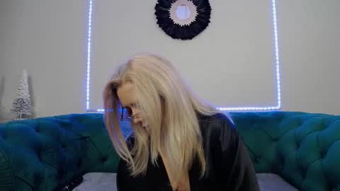 ivanacharm online show from December 2025 04:40:02 AM