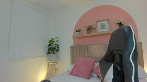 I V E T T E online show from April 2026 07:42:01 PM