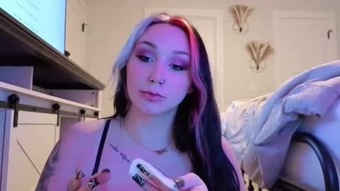 ivey jade online show from November 2025 03:41:01 AM