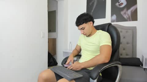 Snapshot of ivo_beischel chatting on September 2025 11:32:02 AM Ivo Beischel online show from September 2025 11:32:02 AM