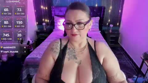 Snapshot of ivonnee17_ chatting on July 2026 03:23:01 AM Ivonne online show from July 2026 03:23:01 AM