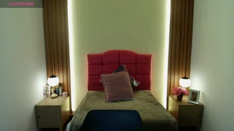 I V O N N E R O S S online show from April 2026 11:54:02 AM