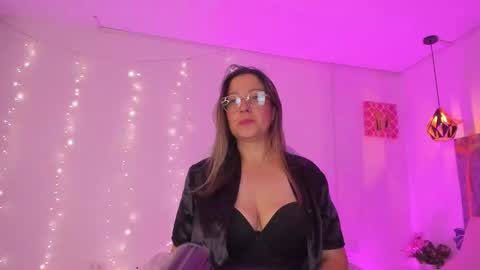 N A T H A L Y   online show from October 2025 04:45:02 AM