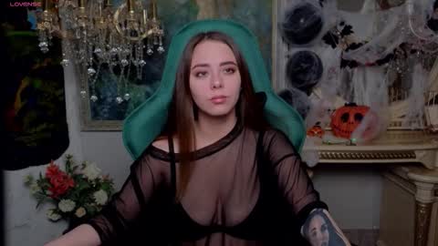 ivorywood_ online show from October 2025 12:28:01 PM