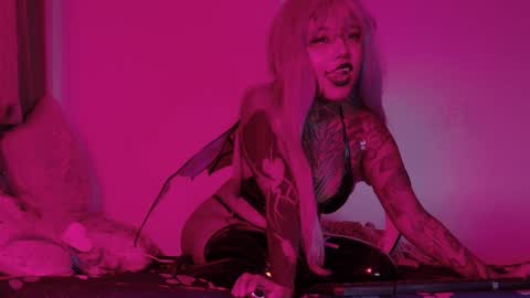 Snapshot of ivvyjoesstar_ chatting on September 2025 12:34:01 AM Kymmkitty online show from September 2025 12:34:01 AM
