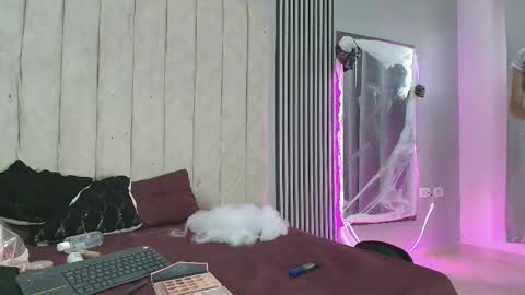 ivy_and_joseph online show from October 2025 09:01:01 PM