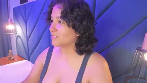 Ivy and Molly online show from November 2025 08:22:02 PM