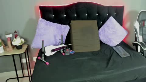 Ivy Heat online show from April 2026 02:05:02 AM