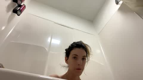 Snapshot of ivy_rose90 chatting on April 2026 01:43:01 AM ivy_rose90 online show from April 2026 01:43:01 AM
