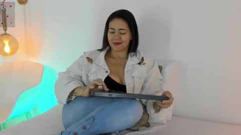 Ivy  online show from November 2025 02:51:01 PM